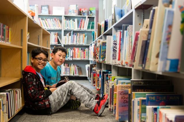 کتابخانه مدرسه